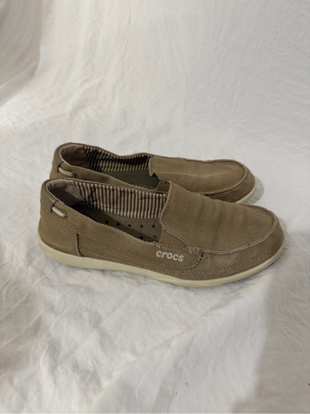 Crocs Walu Loafers tan canvas women’s size 9